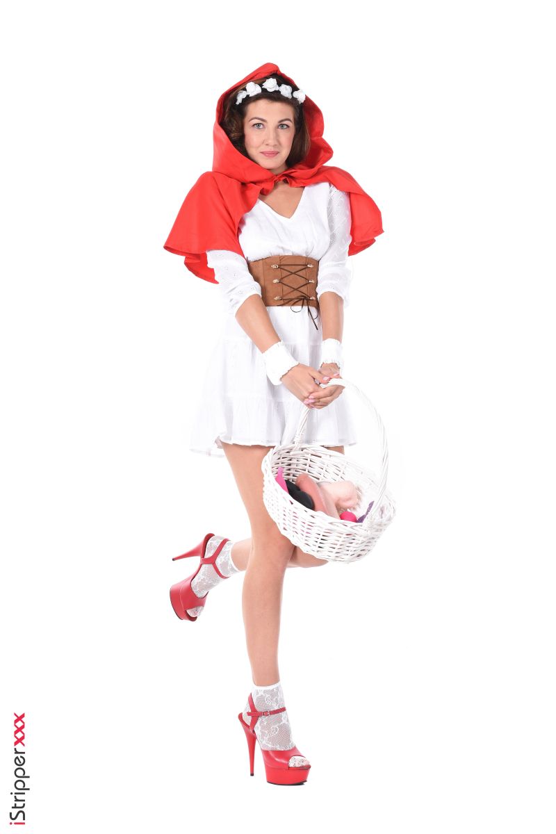 Gia Ren: Miss Red Hood
