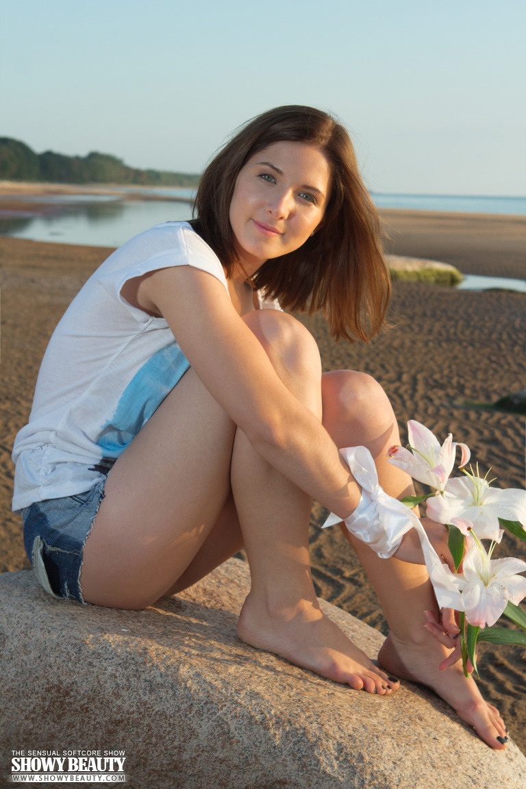 Lilith: SUNSET. Beach play time