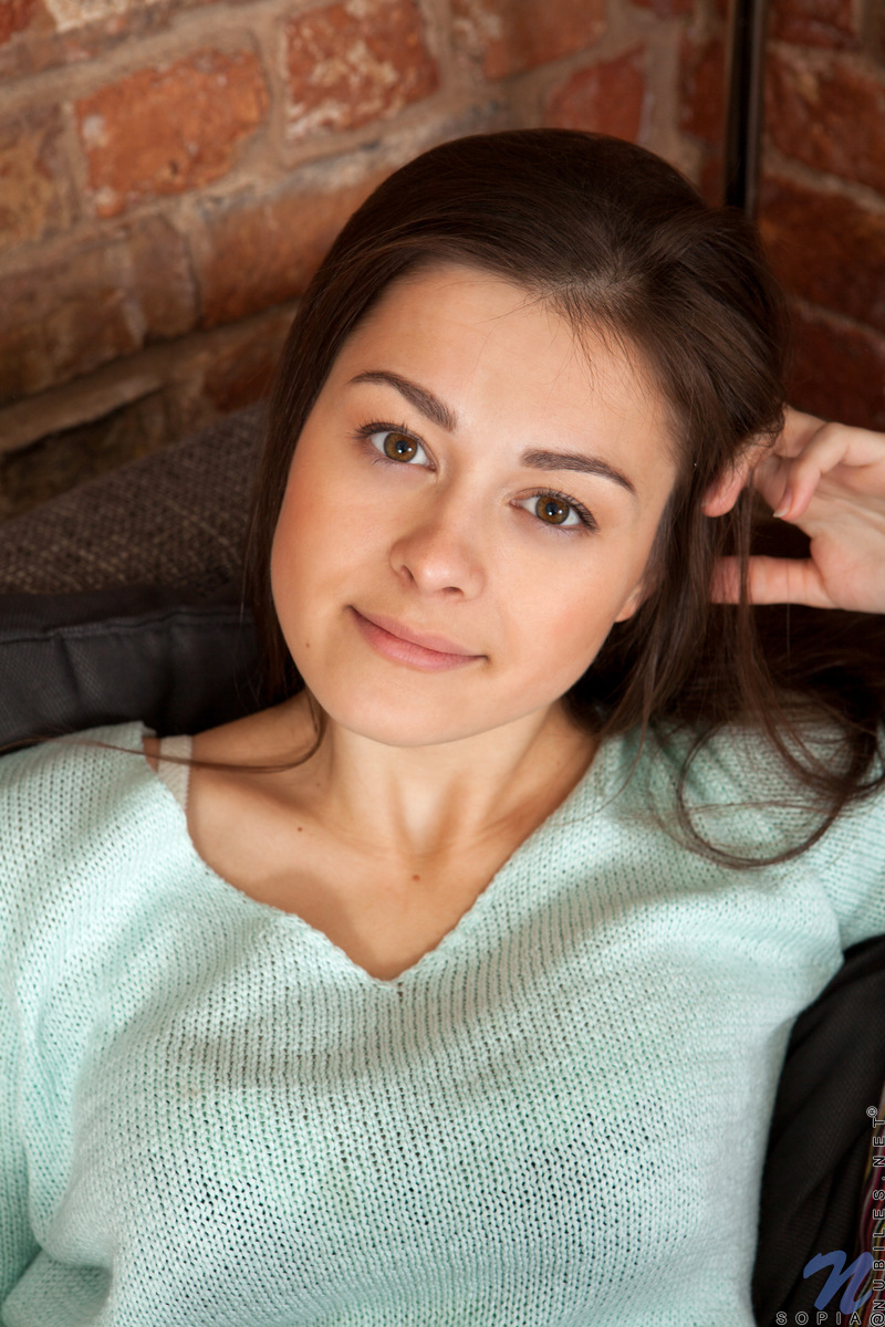 You won't want to look away from amateur cutie Sopia