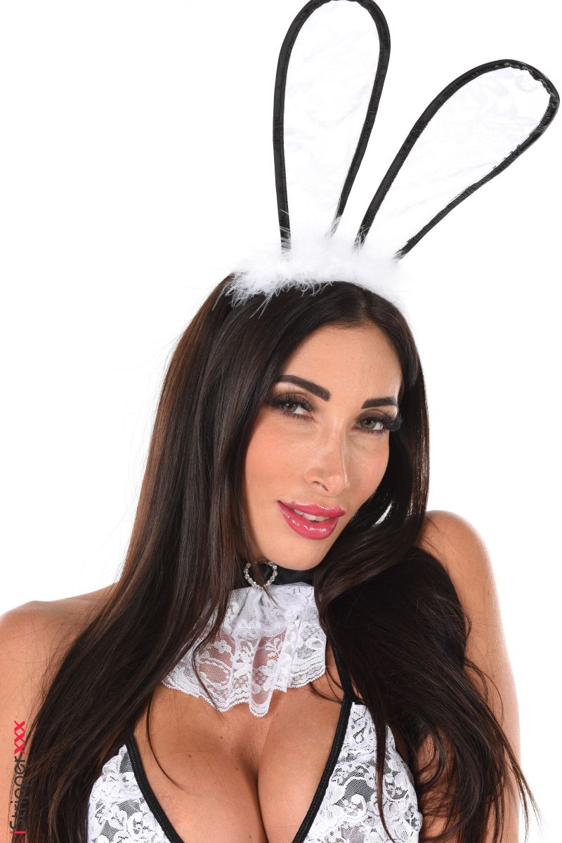 Clea Gaultier: The White Rabbit