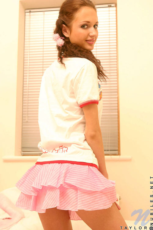 Real teen model in pink lacey skirt and ponytail seducing great in this pics