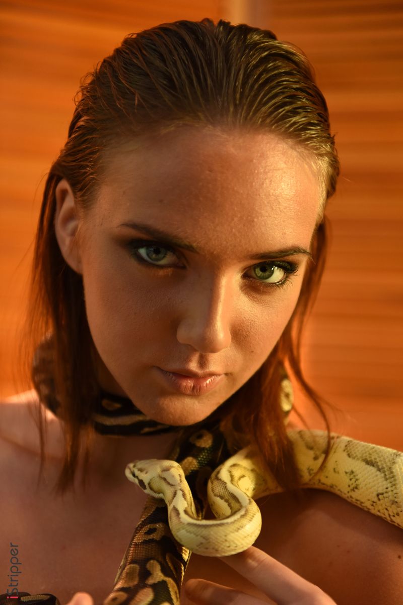 Oxana Chic: Snake Charmer